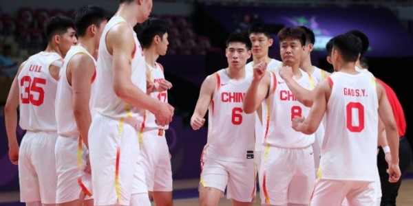 12人轮换！半场-中国男篮领先新西兰11分被追到只差2分 赵睿受伤