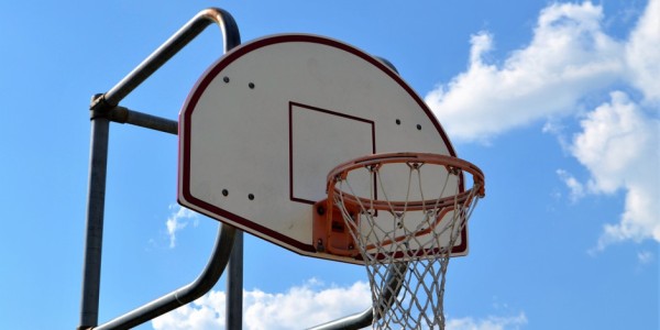 关键中投被帽+绝平球权失误！布朗14罚27分成罪人 末节3中0隐身