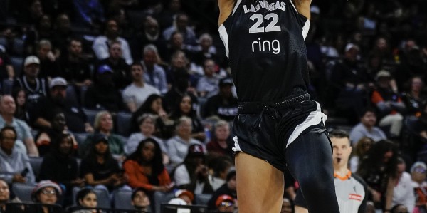 🏀自由人vs王牌前瞻：斯图尔特对决威尔逊，自由人状态低迷恐遭连败