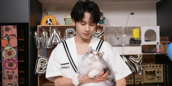 FIFA Club World Cup-父女合照萌态十足，无畏迎光向前