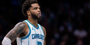 难救主！迈尔斯-布里奇斯16中7拿到20分6板 罚球6中5