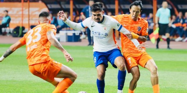 国际足联俱乐部世界杯-山东泰山两场4球惨败背后，是韩鹏三中卫体系的全面崩盘|泰山队|上海海港|大连英博|青岛海牛|球队_新浪体育_新浪新闻