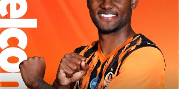 矿工官方宣布19岁圣保罗边锋费雷拉加盟 总转会费达1200万欧元