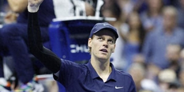 官方合作-状态有些起伏！意媒：辛纳比赛中感到腹部疼痛，但只是短暂不适