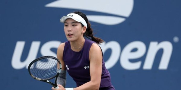 足球博彩-王欣瑜2-6输掉首盘，0-1落后亚历山德洛娃