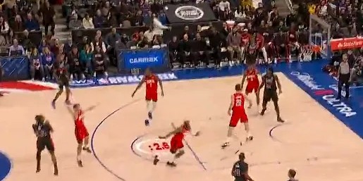 足球博彩-霍兰德内突外投连得5分，活塞打出一波13-1反超比分