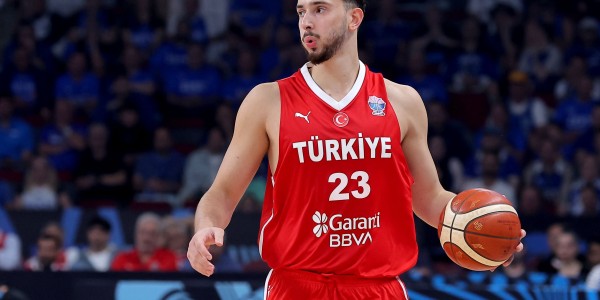 FIFA Club World Cup-申京半场狂揽4个进攻篮板，却手感欠佳10投3中仅得7分